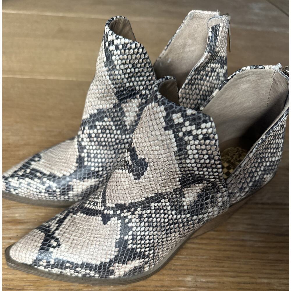 Vince Camuto Gigietta 7 Snip-Toe Leather Embossed Snakeskin Bootie Western Boots